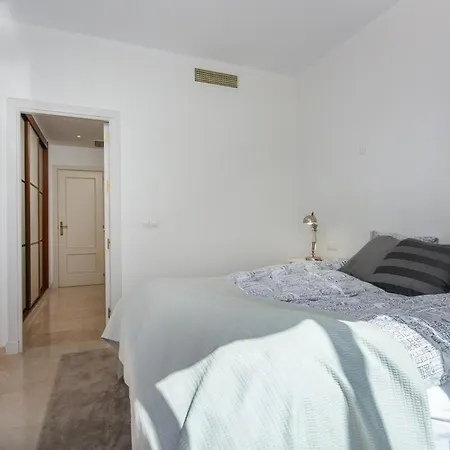 Sun-kissed Duplex Penthouse Μαρμπέλλα