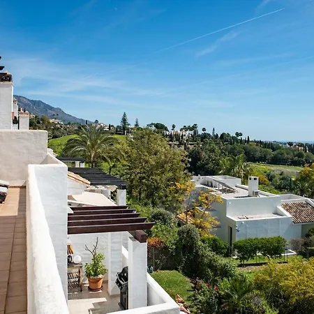 Sun-kissed Duplex Penthouse Μαρμπέλλα